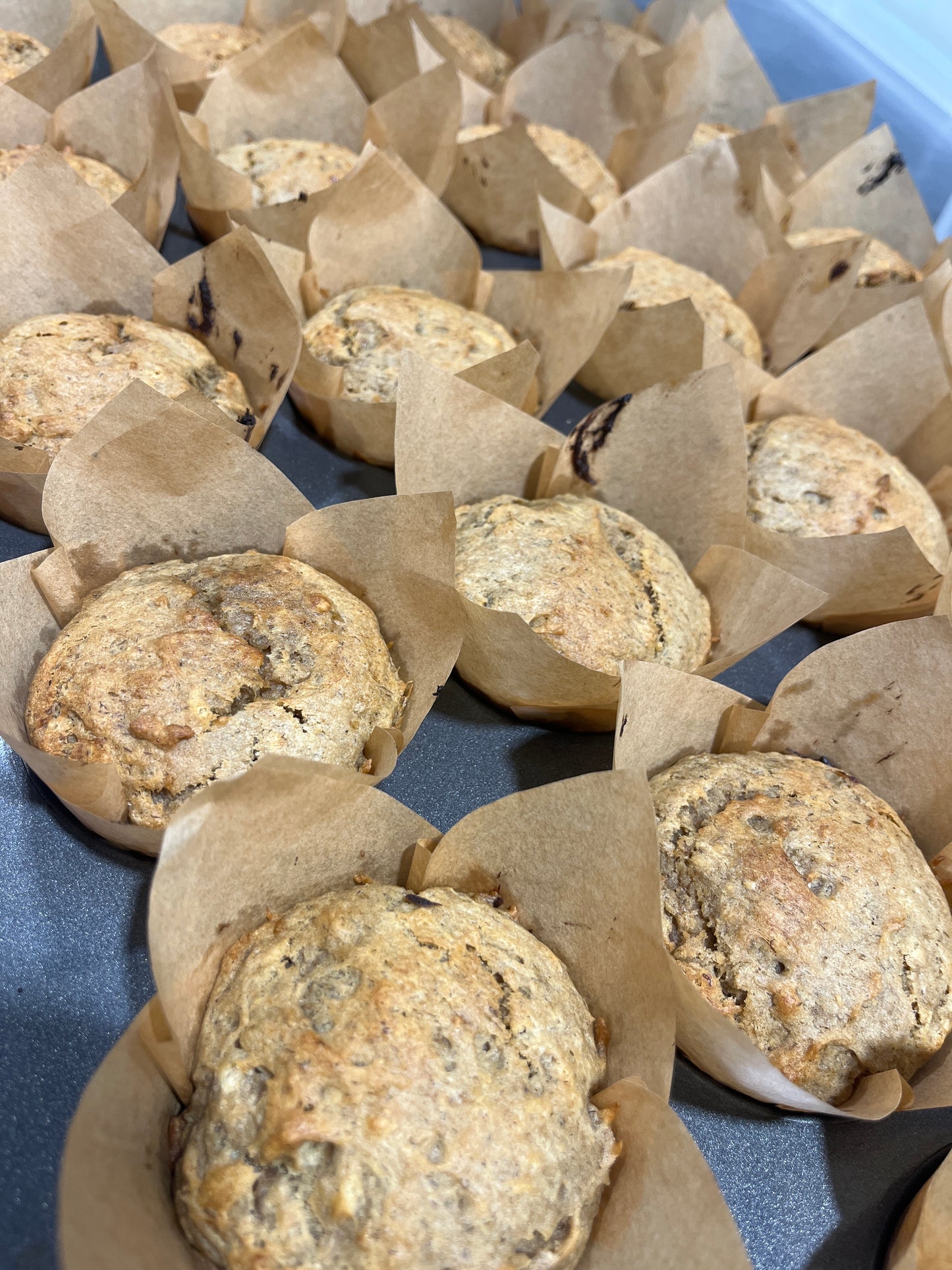 Muffins aux bananes, garniture chocolat noisettes maison. Boîte de 6 (🌱)