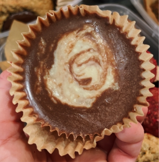 Cups à la ganache marbrée, chocolat & tahini - Boîte de 8 (🌱)