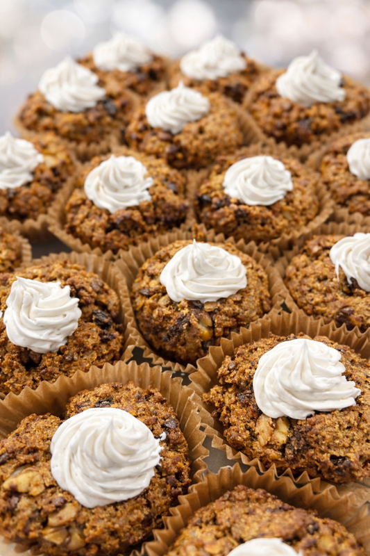 Muffins « gâteau aux carottes » - glaçage protéiné au lait de coco - Boîte de 6